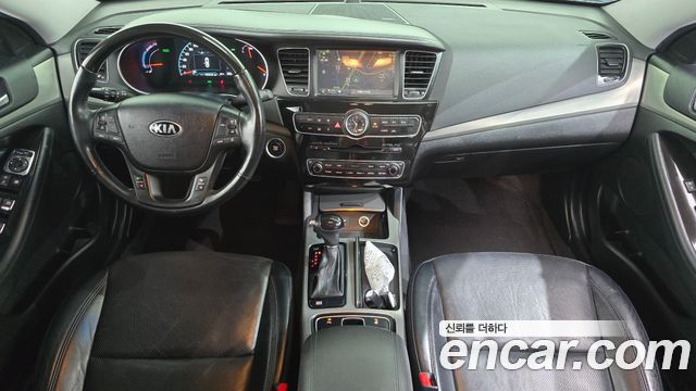 Kia K7 — interior