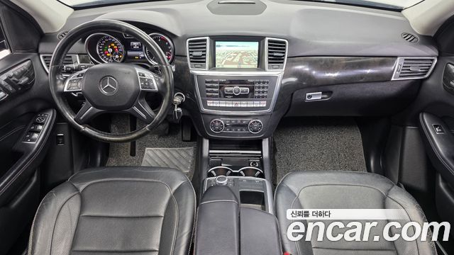 Mercedes-Benz M-Class — interior