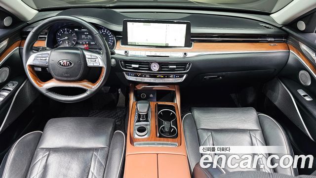 Kia K9 — interior