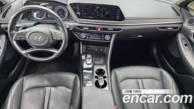 Hyundai Sonata — interior
