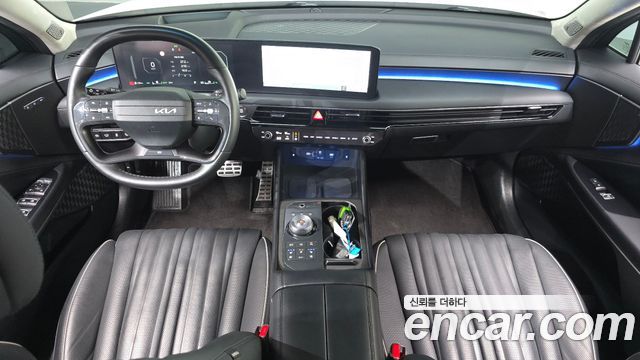 Kia K8 — interior