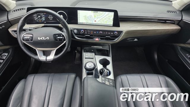 Kia K8 — interior