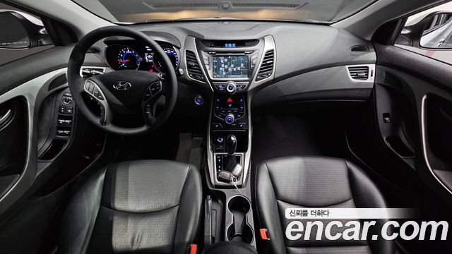 Hyundai Avante — interior