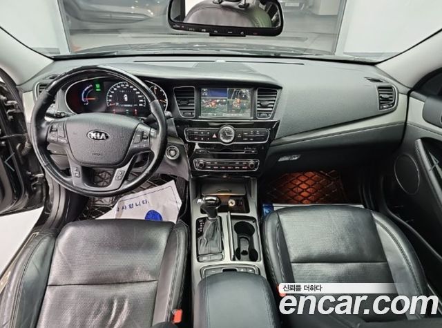 Kia K7 — interior