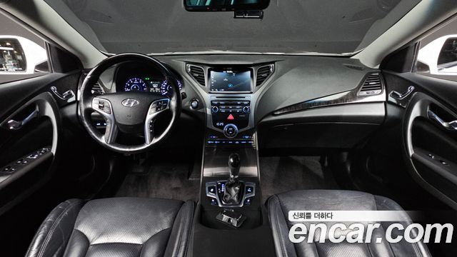 Hyundai Grandeur — interior