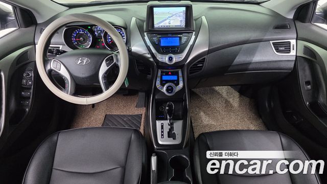 Hyundai Avante — interior