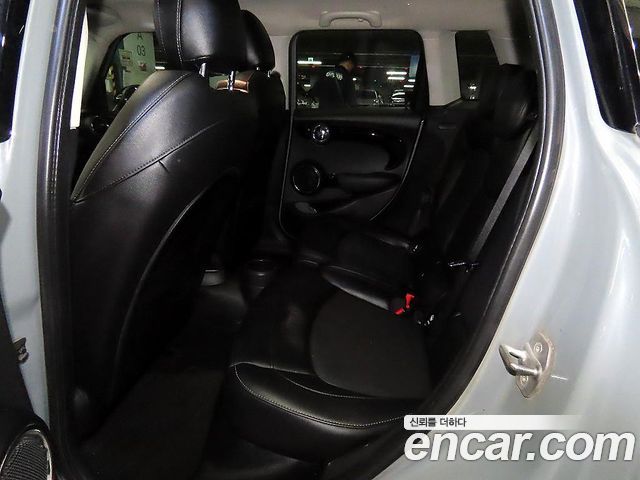 MINI Cooper — interior