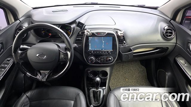 Renault Korea QM3 — interior