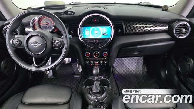 MINI Cooper — interior