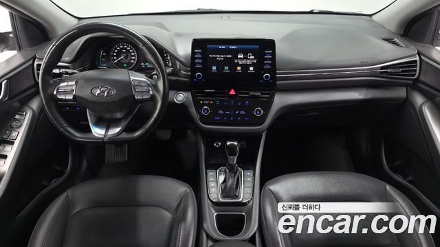 Hyundai Ioniq — interior