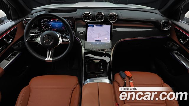 Mercedes-Benz GLC-Class — interior
