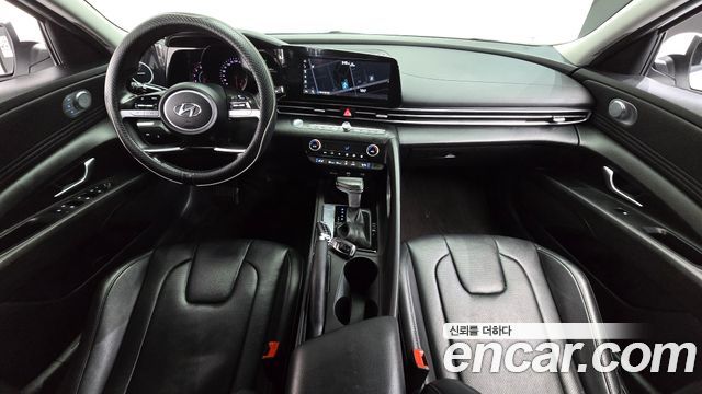 Hyundai Avante — interior