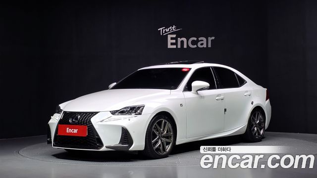 Lexus IS