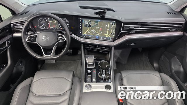 Volkswagen Touareg — interior