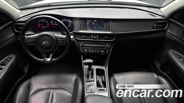 Kia K5 — interior