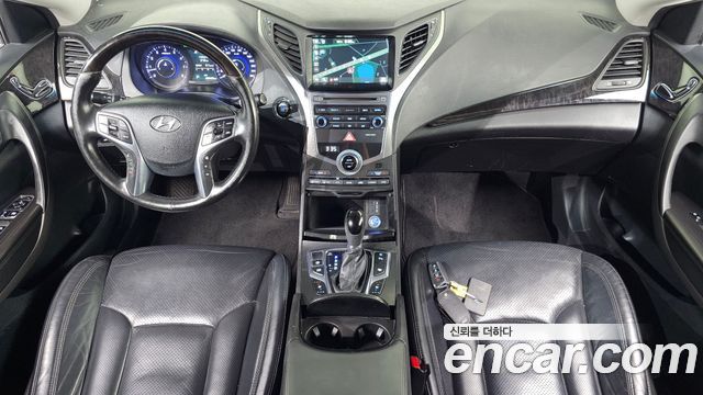 Hyundai Grandeur — interior