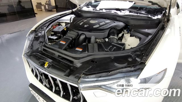 Maserati Levante 2018 — photo 6
