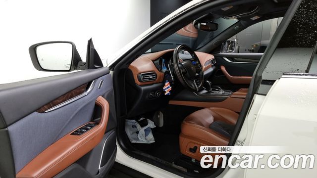 Maserati Levante 2018 — photo 10