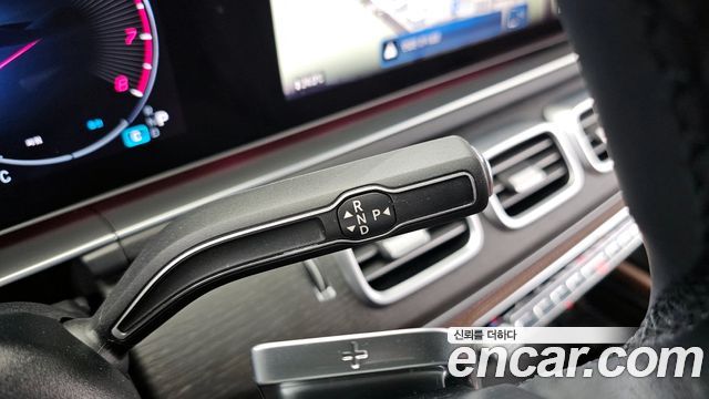 Mercedes-Benz GLE-Class 2023 — photo 9