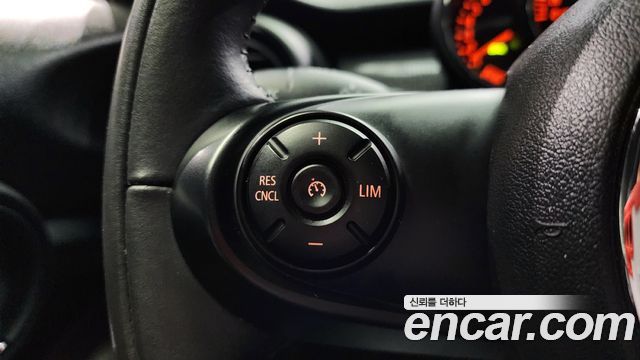 Mini Cooper 2020 — photo 17