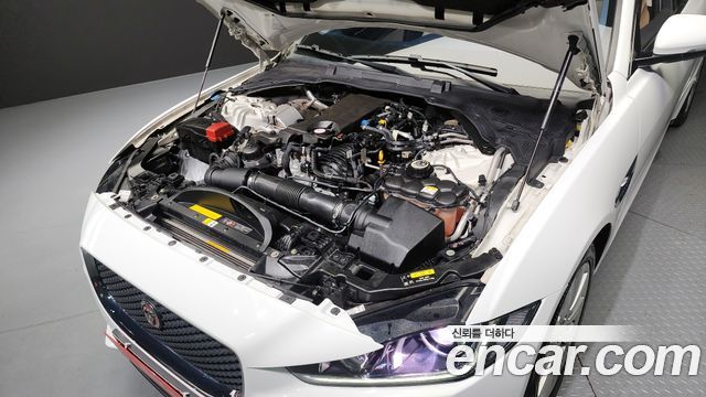 Jaguar XE 2016 — photo 6