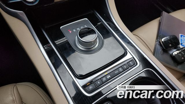 Jaguar XE 2016 — photo 9