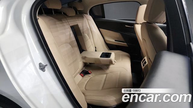Jaguar XE 2016 — photo 12