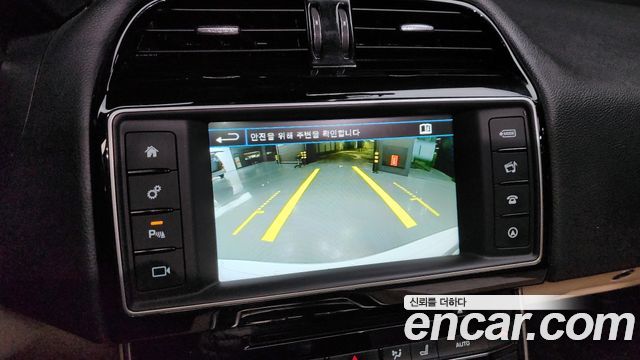 Jaguar XE 2016 — photo 15