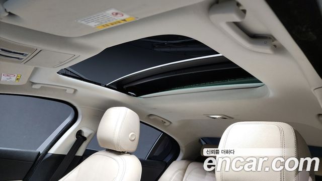 Jaguar XE 2016 — photo 19