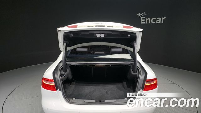 Jaguar XE 2016 — photo 20