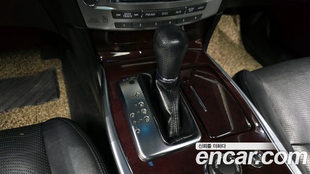 Infiniti M 2011 — photo 9