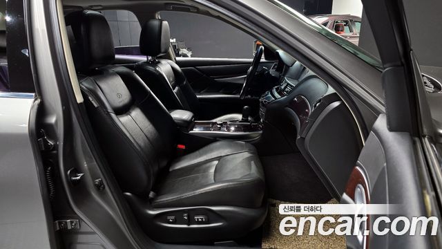 Infiniti M 2011 — photo 10
