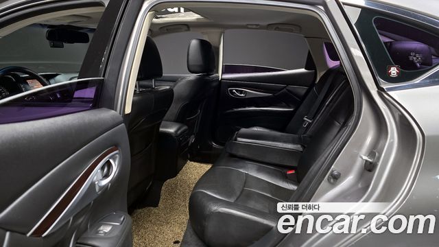 Infiniti M 2011 — photo 12