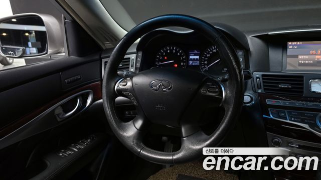 Infiniti M 2011 — photo 13