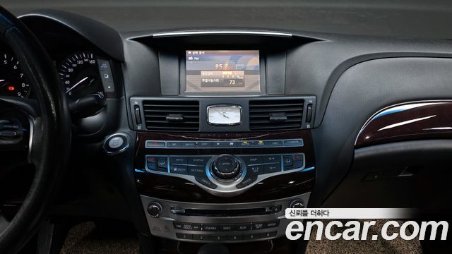 Infiniti M 2011 — photo 15