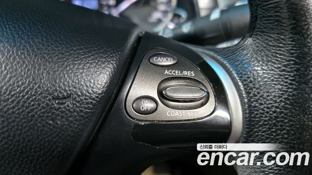 Infiniti M 2011 — photo 19