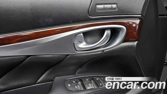 Infiniti M 2011 — photo 20