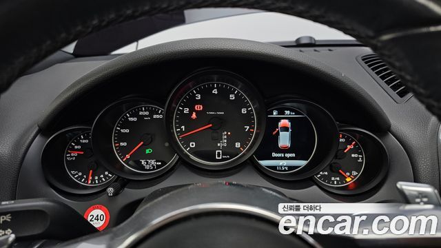 Porsche Cayenne 2016 — photo 8