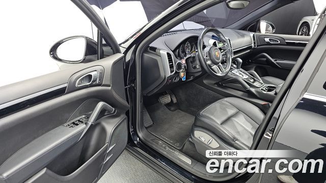 Porsche Cayenne 2016 — photo 11