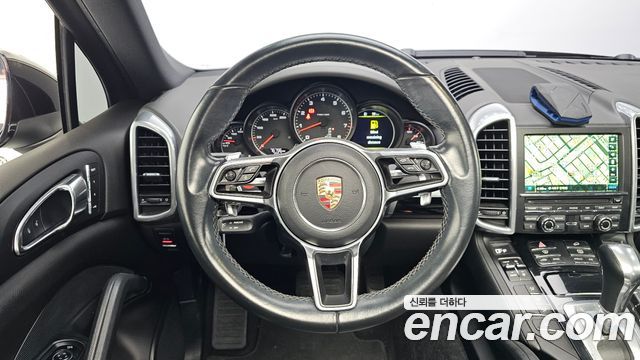 Porsche Cayenne 2016 — photo 15
