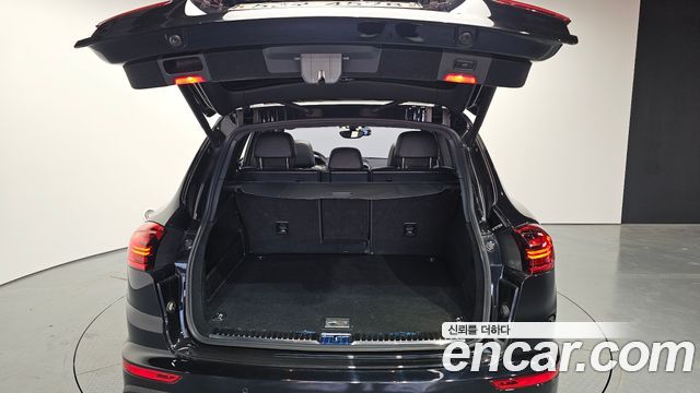 Porsche Cayenne 2016 — photo 20