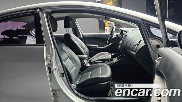 Kia K3 2014 — photo 10