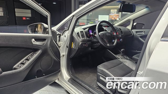 Kia K3 2014 — photo 11