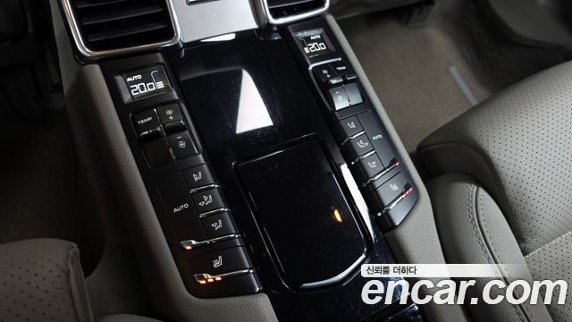 Porsche Panamera 2010 — photo 18