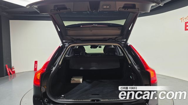 Volvo V90 2017 — photo 20