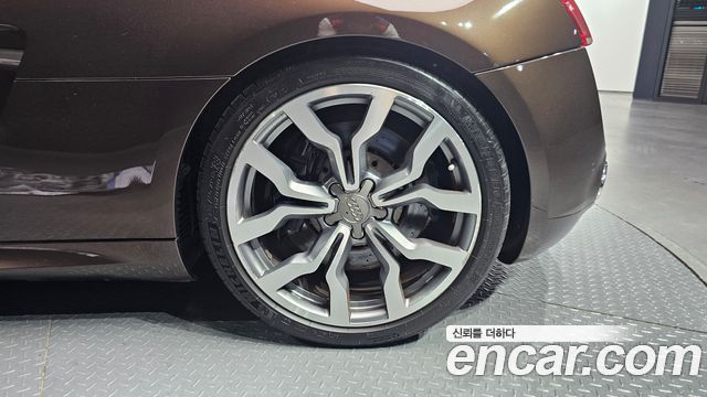 Audi R8 2012 — photo 5