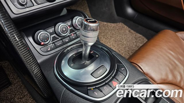 Audi R8 2012 — photo 9