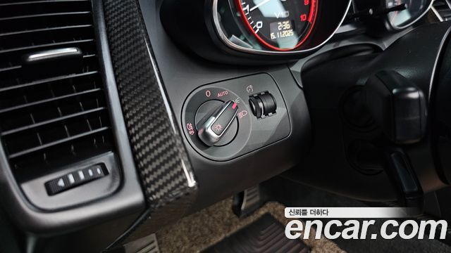 Audi R8 2012 — photo 17