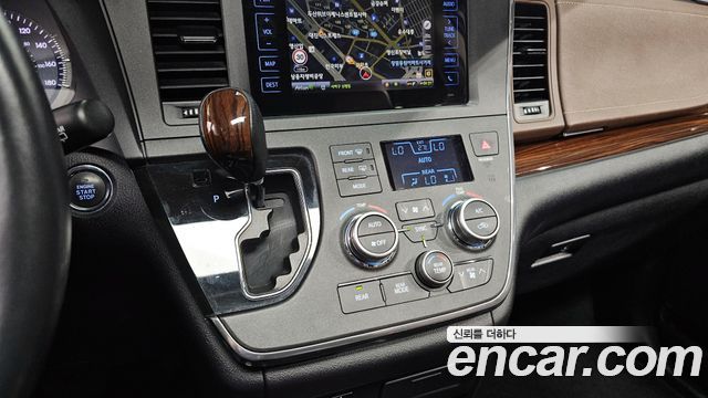 Toyota Sienna 2017 — photo 9