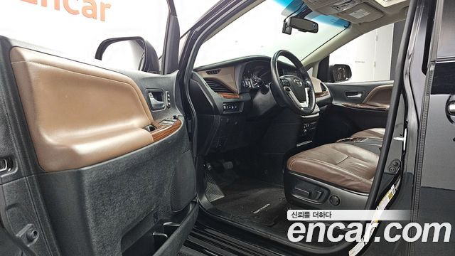 Toyota Sienna 2017 — photo 10